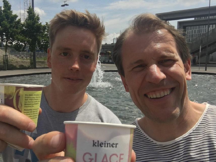 "Jetzt gönnen wir uns mal eine kleine Pause!", so Reinhard Ahlborn, Leiter Elektromobilität BMW Schweiz.