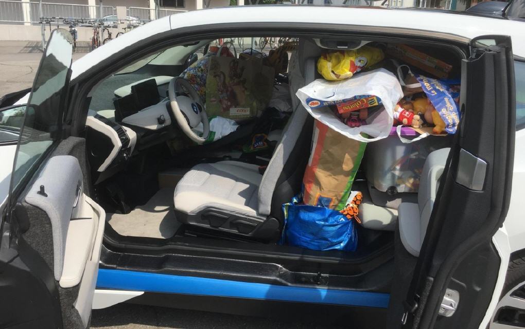 Die Primarschule Flums wünscht sich grössere BMW i3. "Mit etwas Übung haben wir es geschafft! Baut die Autos doch etwas grösser fürs nächste Mal;-)", so Hannes Mader.